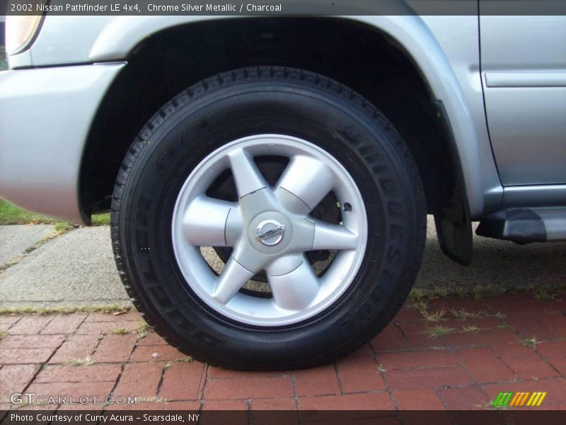 Chrome Silver Metallic / Charcoal 2002 Nissan Pathfinder LE 4x4