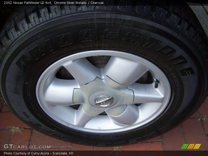 Chrome Silver Metallic / Charcoal 2002 Nissan Pathfinder LE 4x4