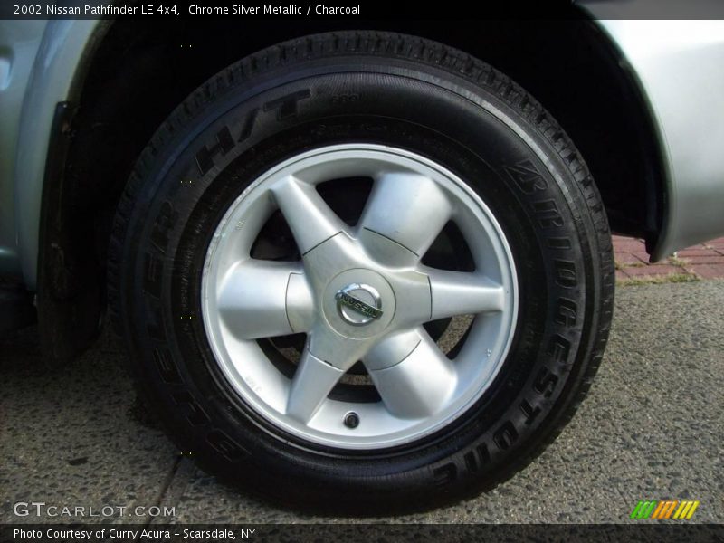 Chrome Silver Metallic / Charcoal 2002 Nissan Pathfinder LE 4x4