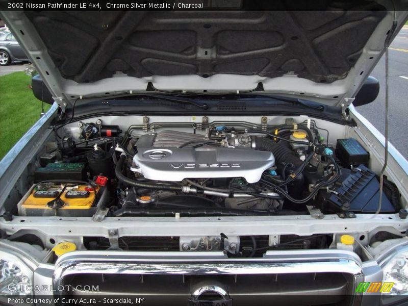 Chrome Silver Metallic / Charcoal 2002 Nissan Pathfinder LE 4x4