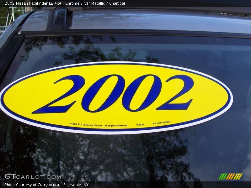 Chrome Silver Metallic / Charcoal 2002 Nissan Pathfinder LE 4x4