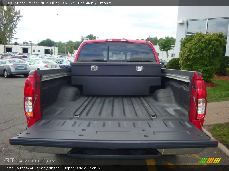 Red Alert / Graphite 2006 Nissan Frontier NISMO King Cab 4x4