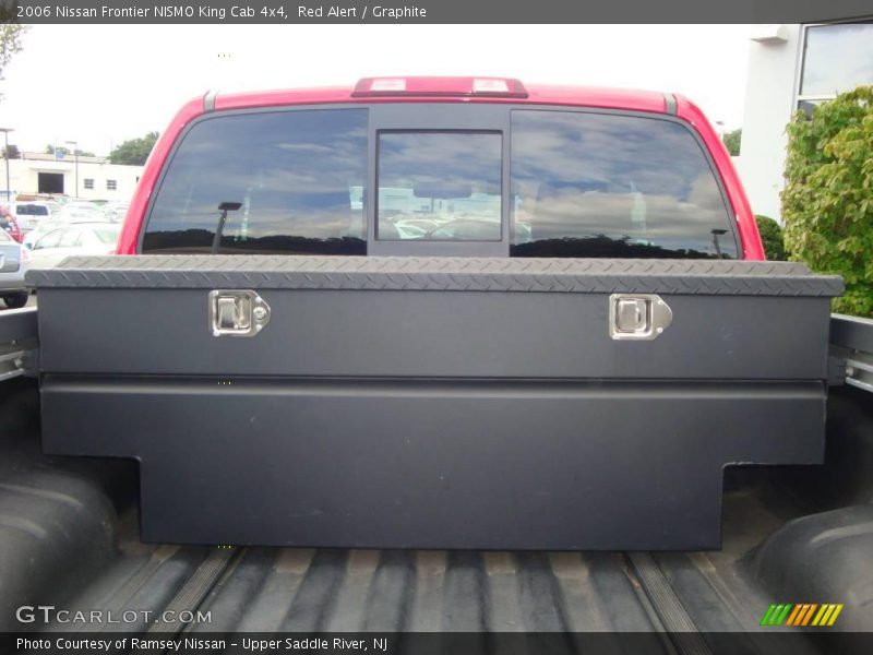 Red Alert / Graphite 2006 Nissan Frontier NISMO King Cab 4x4