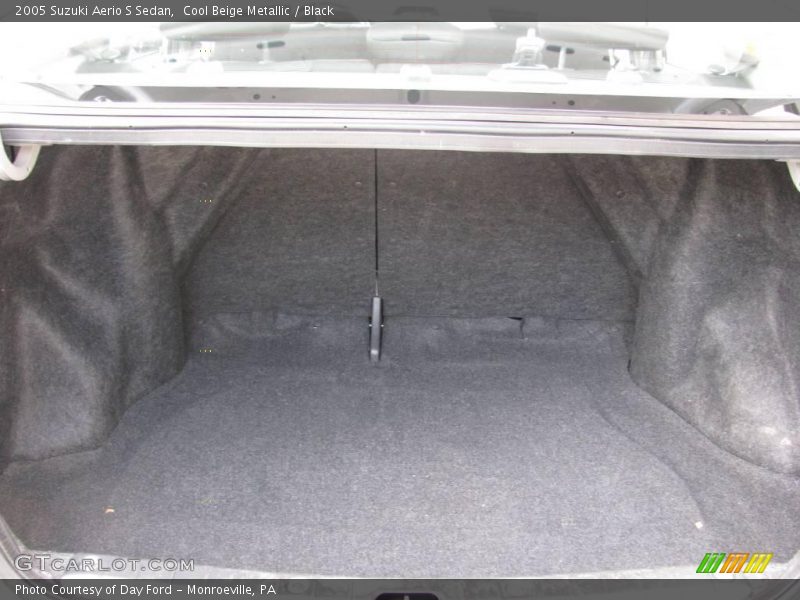 Cool Beige Metallic / Black 2005 Suzuki Aerio S Sedan