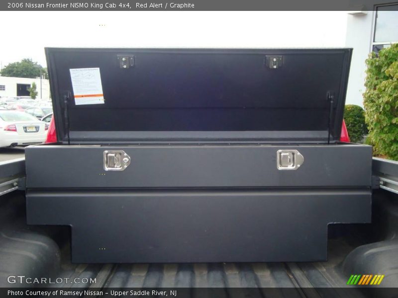 Red Alert / Graphite 2006 Nissan Frontier NISMO King Cab 4x4
