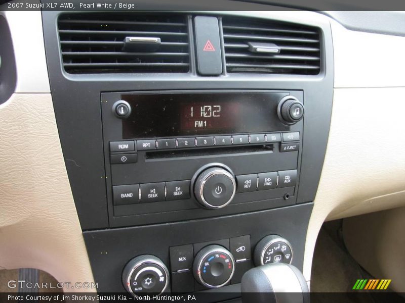Pearl White / Beige 2007 Suzuki XL7 AWD