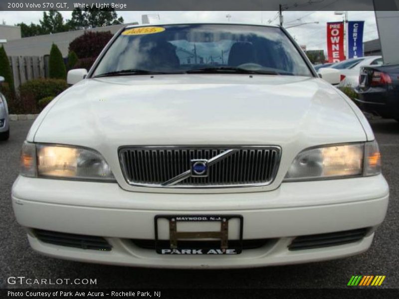 White / Light Beige 2000 Volvo S70 GLT
