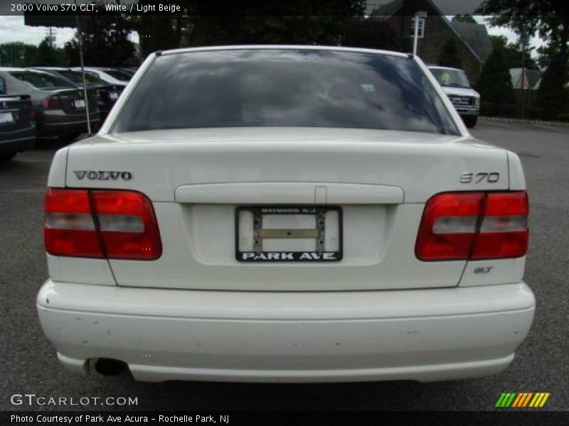 White / Light Beige 2000 Volvo S70 GLT