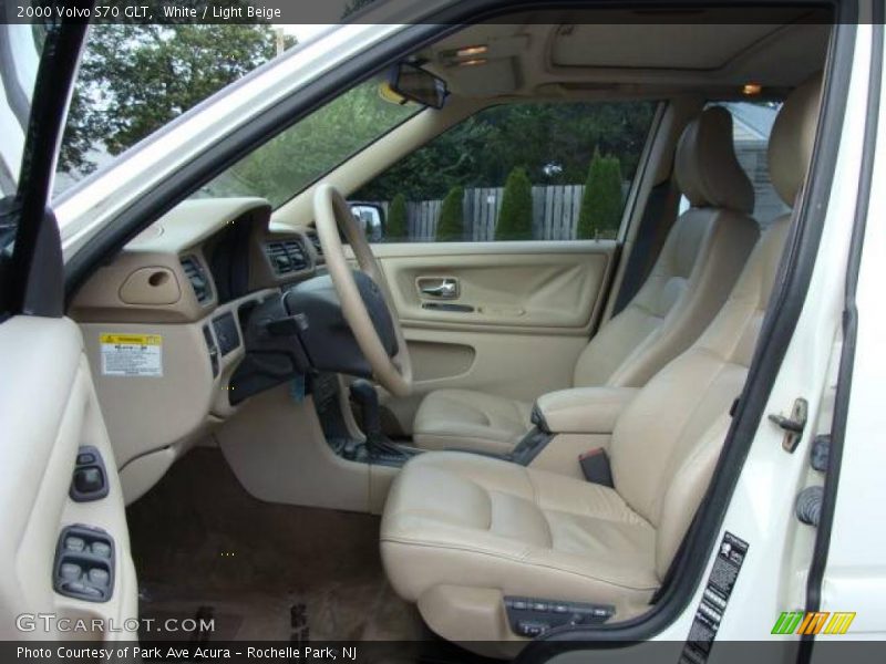 White / Light Beige 2000 Volvo S70 GLT