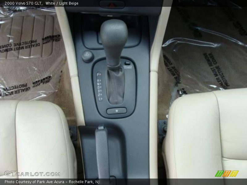 White / Light Beige 2000 Volvo S70 GLT