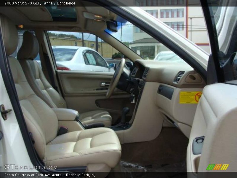 White / Light Beige 2000 Volvo S70 GLT