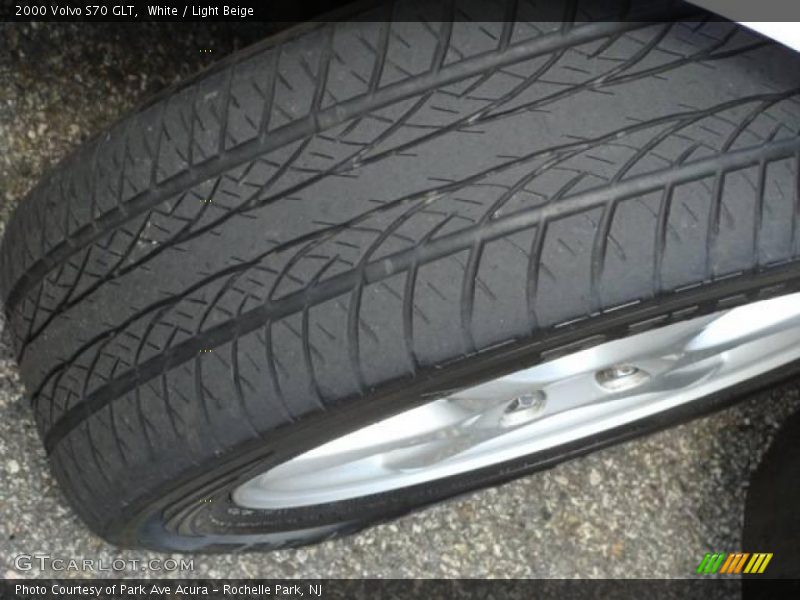 White / Light Beige 2000 Volvo S70 GLT