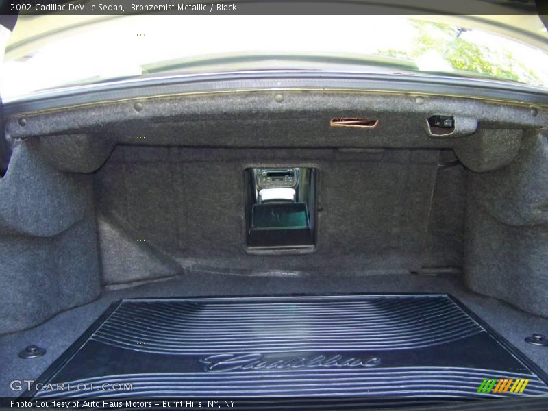 Bronzemist Metallic / Black 2002 Cadillac DeVille Sedan