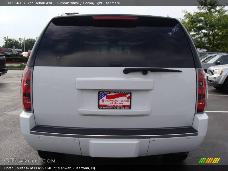 Summit White / Cocoa/Light Cashmere 2007 GMC Yukon Denali AWD