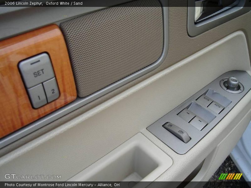Oxford White / Sand 2006 Lincoln Zephyr
