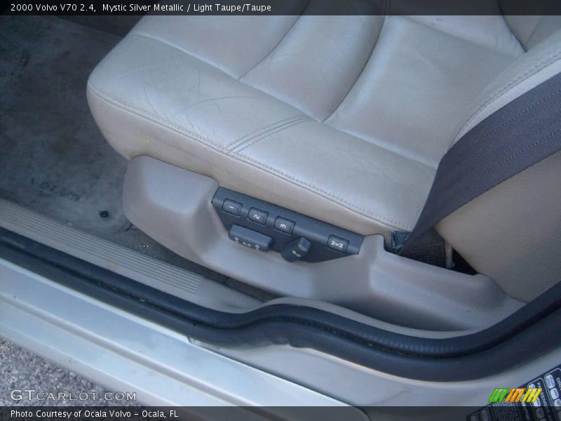 Mystic Silver Metallic / Light Taupe/Taupe 2000 Volvo V70 2.4