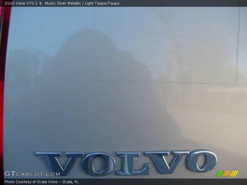 Mystic Silver Metallic / Light Taupe/Taupe 2000 Volvo V70 2.4