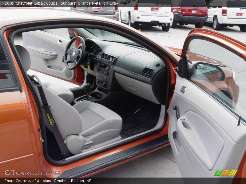 Sunburst Orange Metallic / Gray 2005 Chevrolet Cobalt Coupe