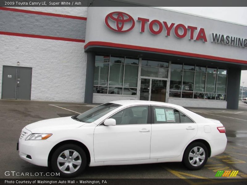 Super White / Ash 2009 Toyota Camry LE