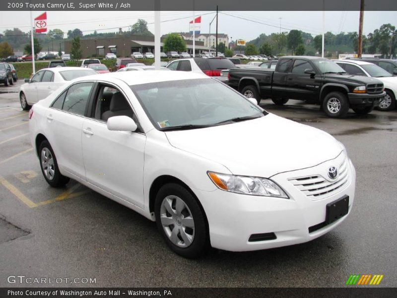 Super White / Ash 2009 Toyota Camry LE