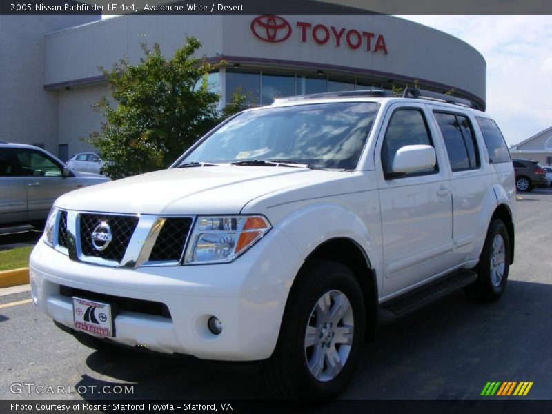 Avalanche White / Desert 2005 Nissan Pathfinder LE 4x4