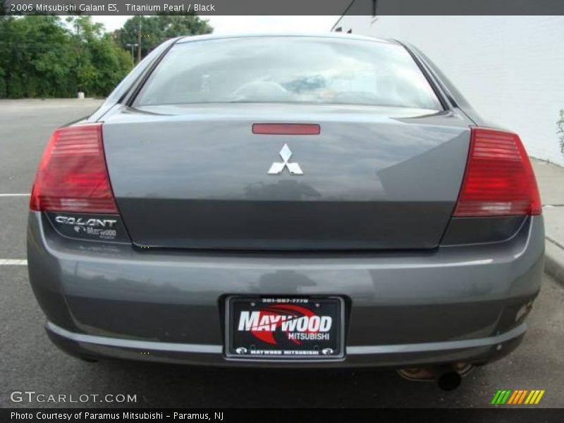 Titanium Pearl / Black 2006 Mitsubishi Galant ES