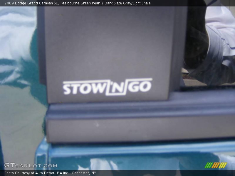 Melbourne Green Pearl / Dark Slate Gray/Light Shale 2009 Dodge Grand Caravan SE