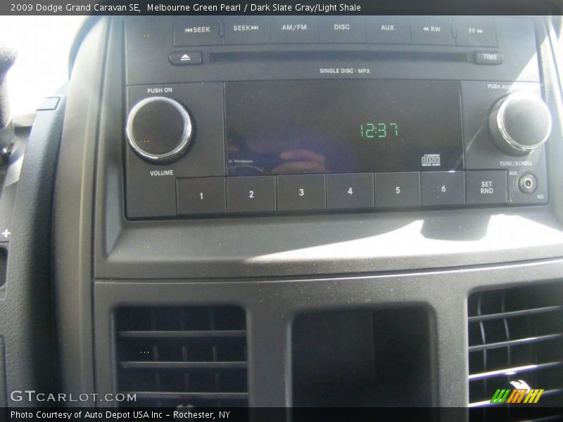 Melbourne Green Pearl / Dark Slate Gray/Light Shale 2009 Dodge Grand Caravan SE