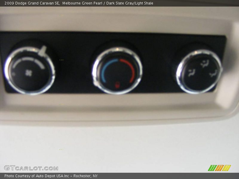Melbourne Green Pearl / Dark Slate Gray/Light Shale 2009 Dodge Grand Caravan SE