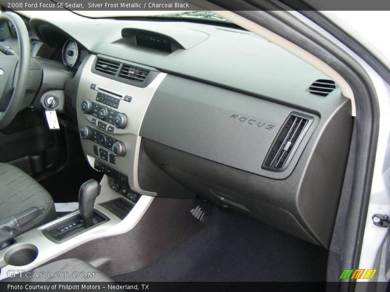 Silver Frost Metallic / Charcoal Black 2008 Ford Focus SE Sedan