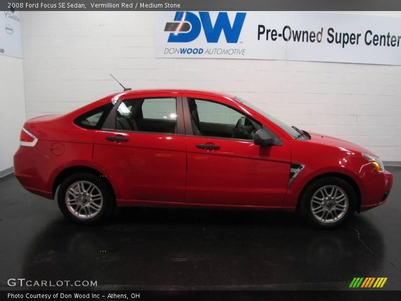 Vermillion Red / Medium Stone 2008 Ford Focus SE Sedan