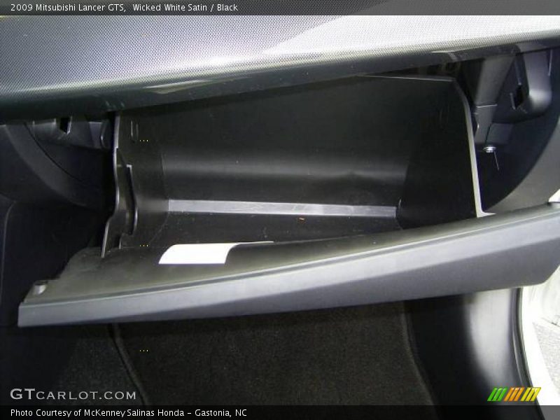 Wicked White Satin / Black 2009 Mitsubishi Lancer GTS