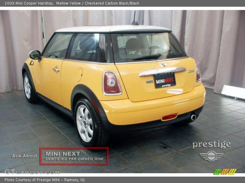 Mellow Yellow / Checkered Carbon Black/Black 2009 Mini Cooper Hardtop