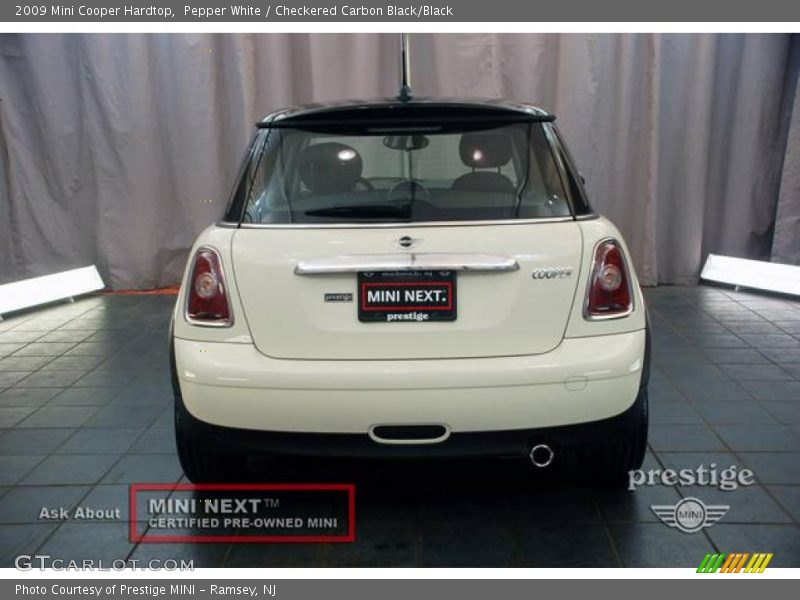 Pepper White / Checkered Carbon Black/Black 2009 Mini Cooper Hardtop