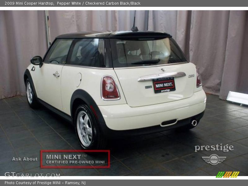 Pepper White / Checkered Carbon Black/Black 2009 Mini Cooper Hardtop