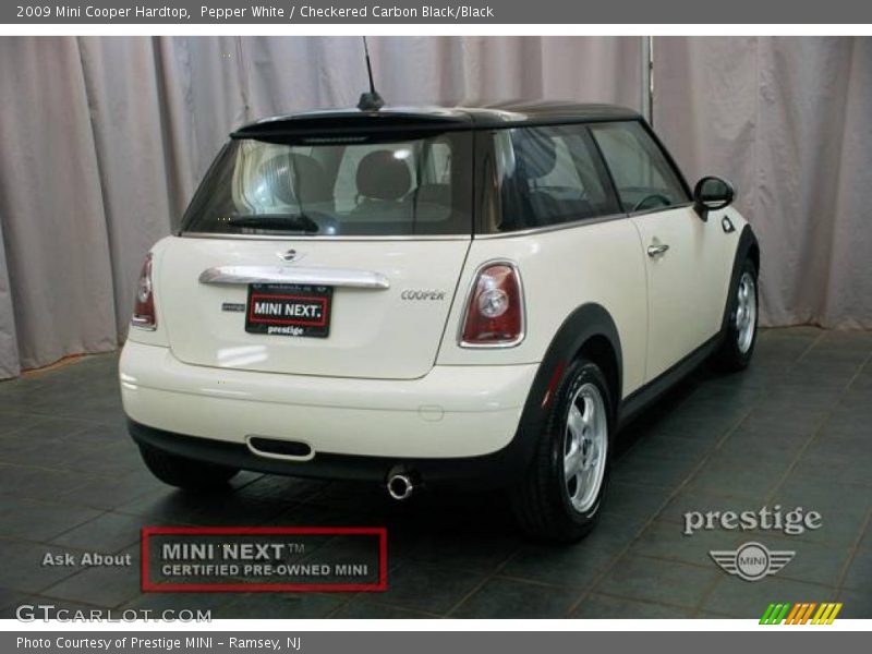 Pepper White / Checkered Carbon Black/Black 2009 Mini Cooper Hardtop