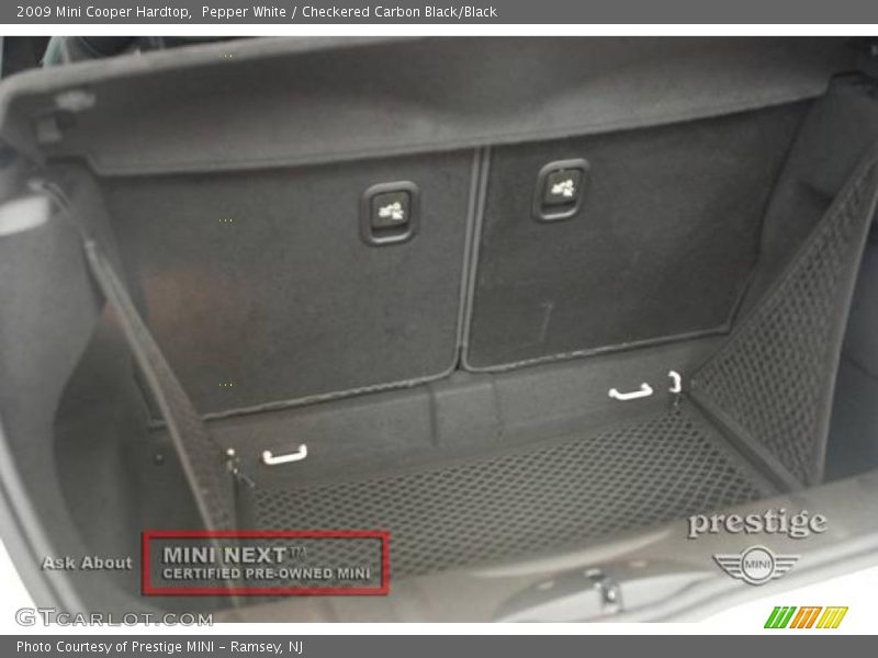 Pepper White / Checkered Carbon Black/Black 2009 Mini Cooper Hardtop