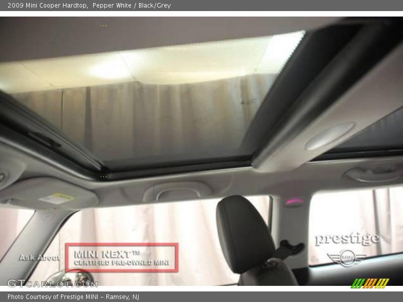Pepper White / Black/Grey 2009 Mini Cooper Hardtop