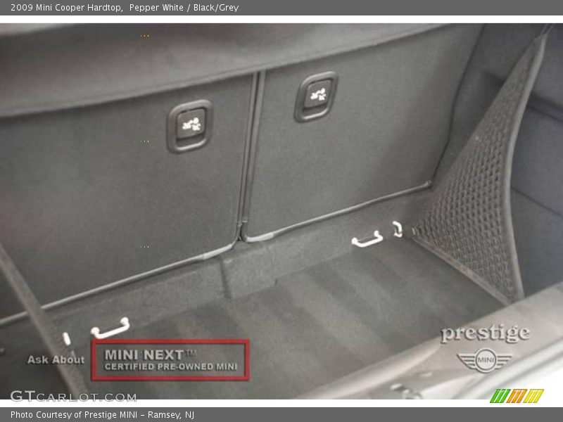 Pepper White / Black/Grey 2009 Mini Cooper Hardtop