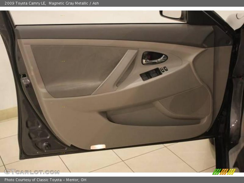 Magnetic Gray Metallic / Ash 2009 Toyota Camry LE