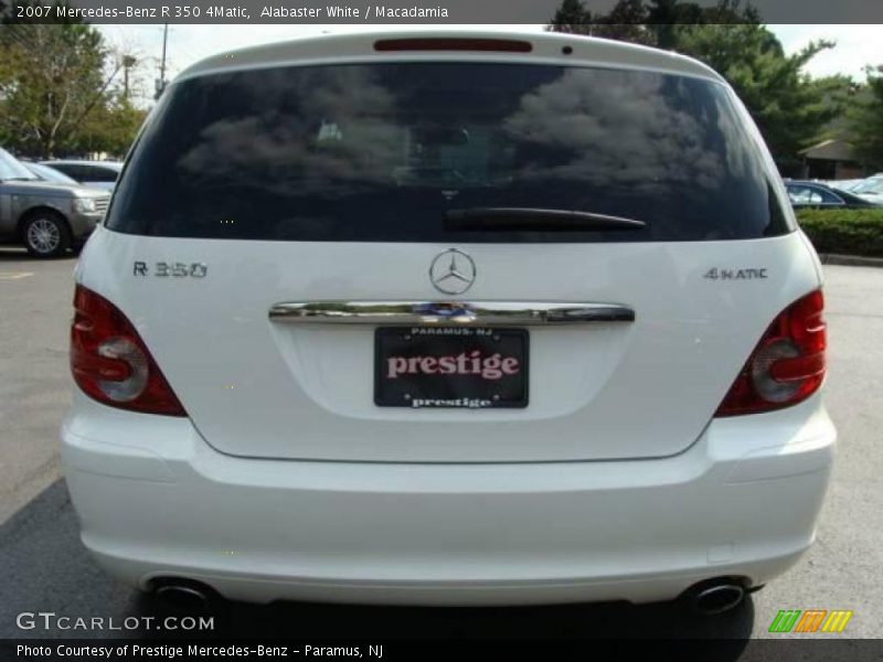 Alabaster White / Macadamia 2007 Mercedes-Benz R 350 4Matic