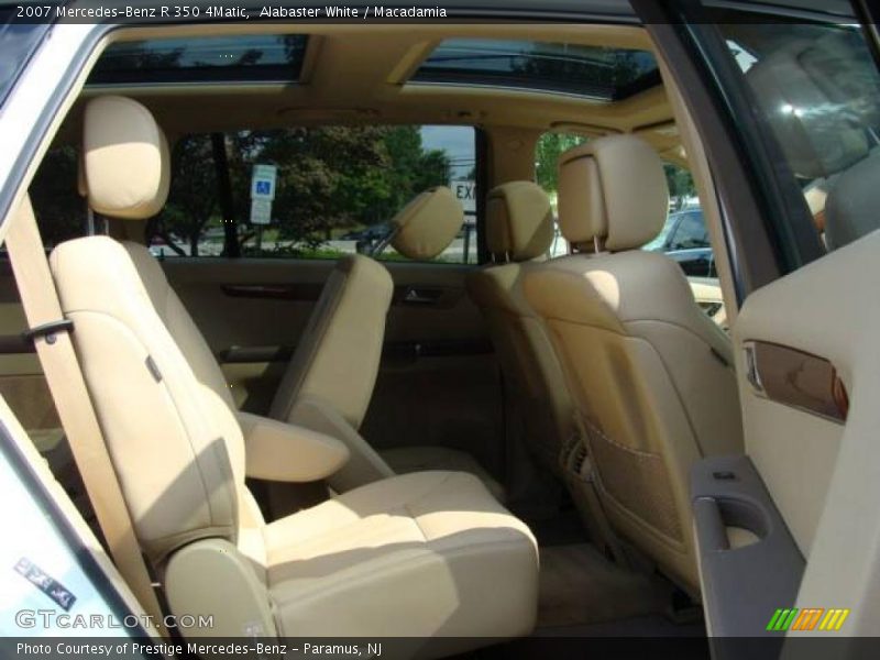 Alabaster White / Macadamia 2007 Mercedes-Benz R 350 4Matic