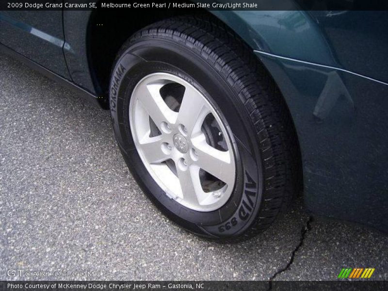 Melbourne Green Pearl / Medium Slate Gray/Light Shale 2009 Dodge Grand Caravan SE
