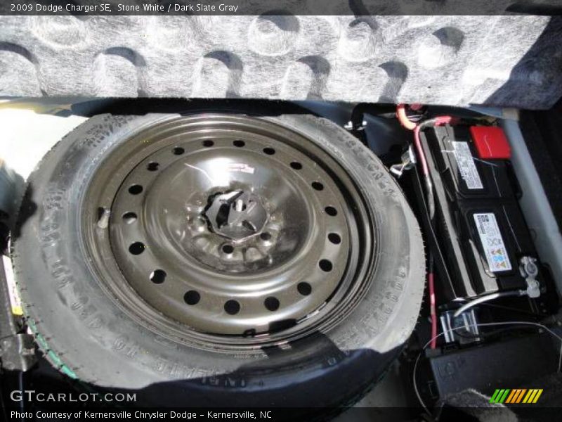 Stone White / Dark Slate Gray 2009 Dodge Charger SE