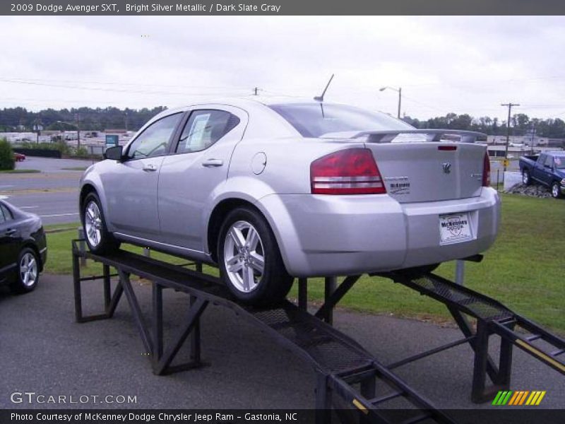 Bright Silver Metallic / Dark Slate Gray 2009 Dodge Avenger SXT