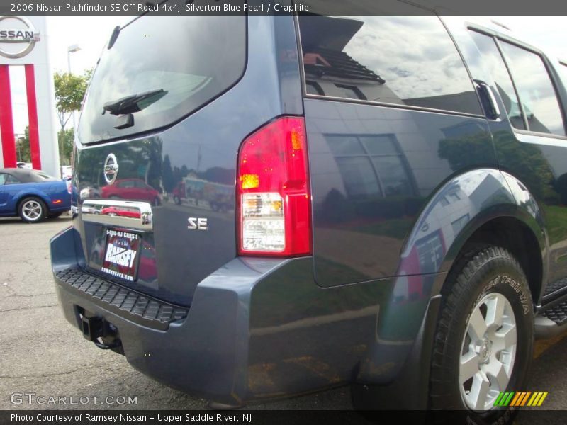 Silverton Blue Pearl / Graphite 2006 Nissan Pathfinder SE Off Road 4x4