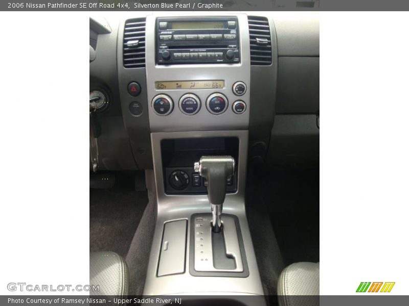 Silverton Blue Pearl / Graphite 2006 Nissan Pathfinder SE Off Road 4x4
