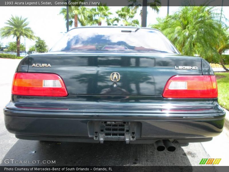 Geneva Green Pearl / Ivory 1993 Acura Legend L Sedan