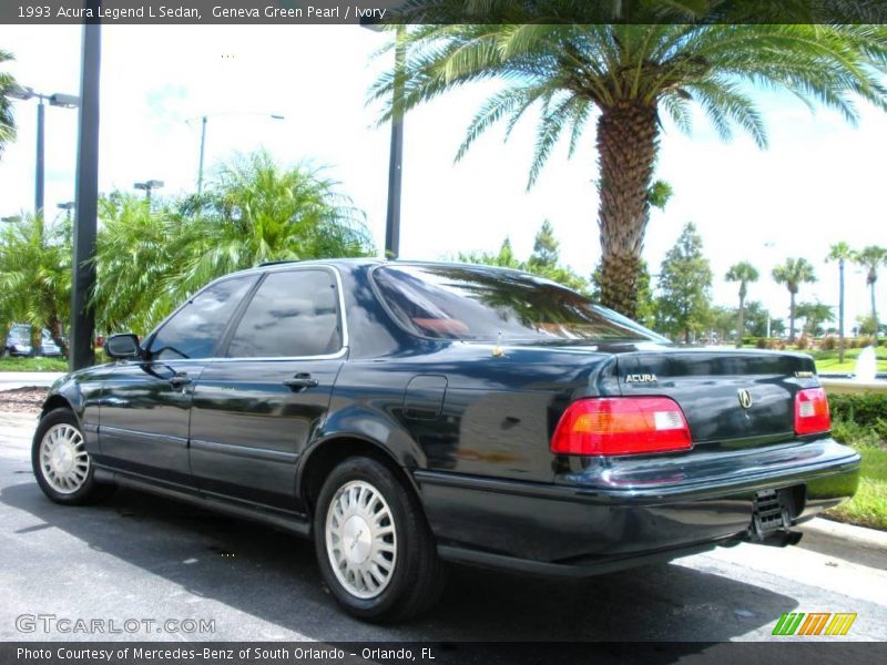 Geneva Green Pearl / Ivory 1993 Acura Legend L Sedan