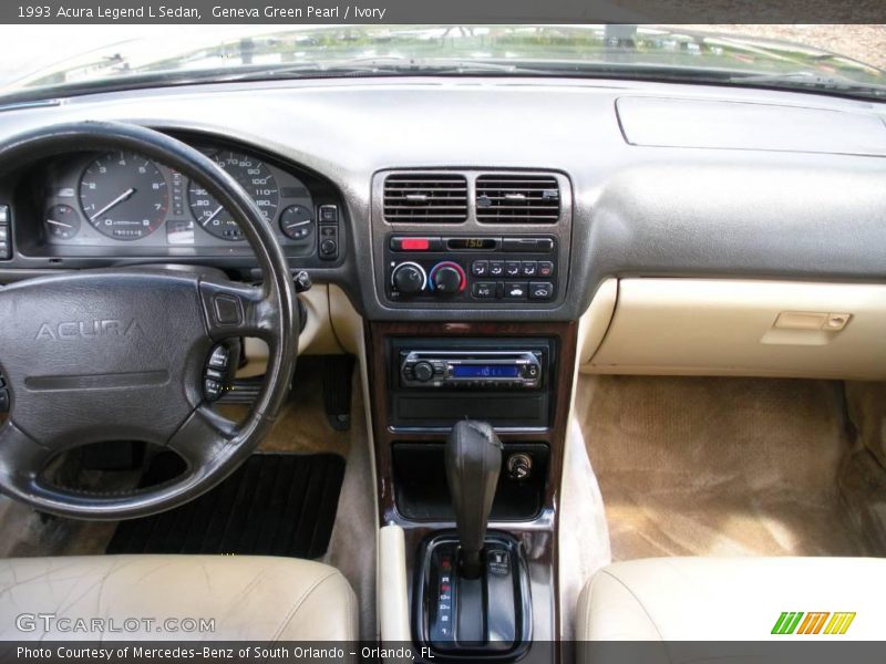 Geneva Green Pearl / Ivory 1993 Acura Legend L Sedan